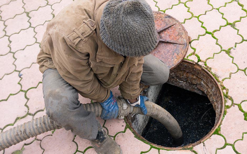 comment déboucher une canalisation de wc Colombes